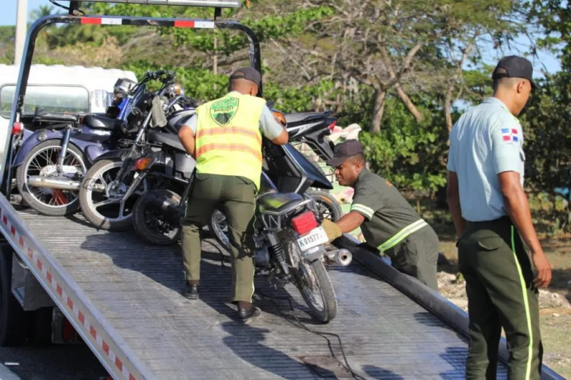Intrant y Digesett fiscalizan 158 motociclistas en solo dos días