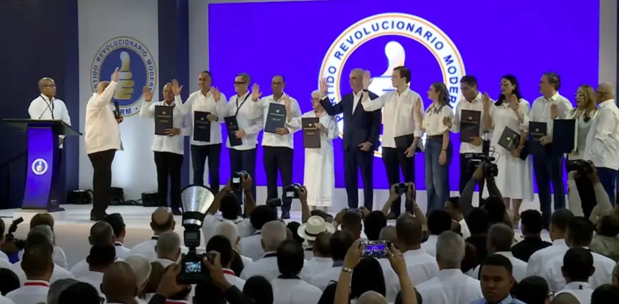 PRM juramenta nuevas autoridades encabezadas por Luis Abinader en ambiente de unidad