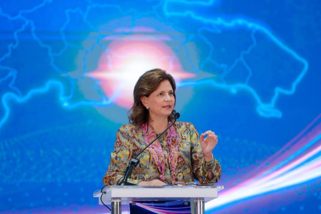 Raquel Peña en entrega de 10,000 becas: “Hoy estamos abriendo puertas”