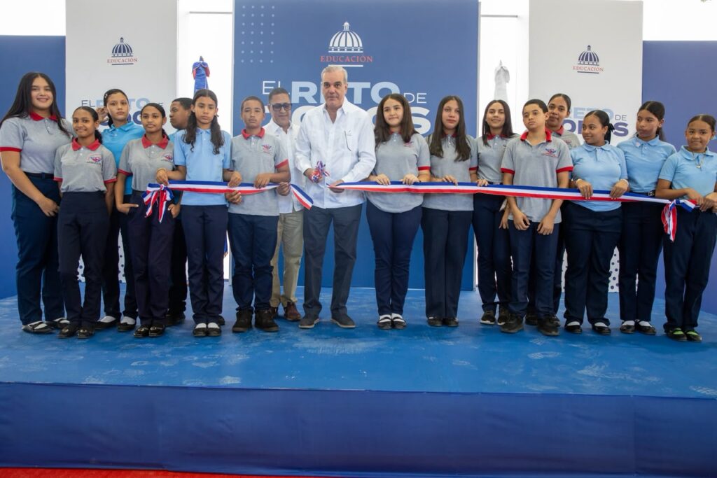 Abinader entrega techado de centro educativo que beneficiará a 665 estudiantes en Rancho Arriba