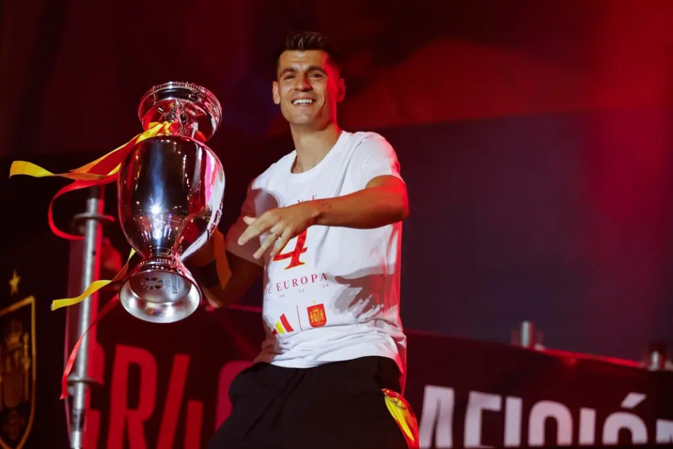 El jugador de la selección española, Álvaro Morata, durante la celebración en Cibeles del título de campeones de la Eurocopa.