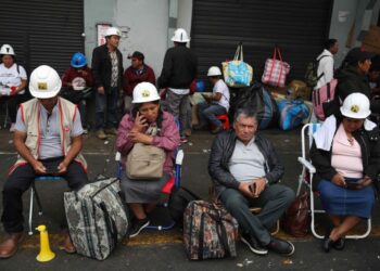 Centenares de mineros exigen al Congreso de Perú que amplíe plazo para su registro formal