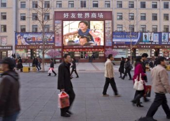 China necesitará otros 1,4 billones de dólares para espolear el consumo, según HSBC