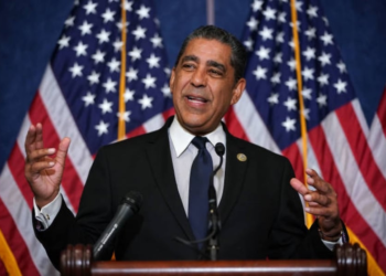 El dominicano Adriano Espaillat, elegido presidente del Caucus Hispano del Congreso