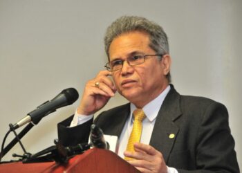 Médicos del Conape reciben por primera vez incentivos por antigüedad 