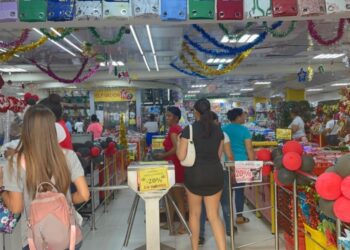 Poco movimiento en la primera del viernes negro en Santiago