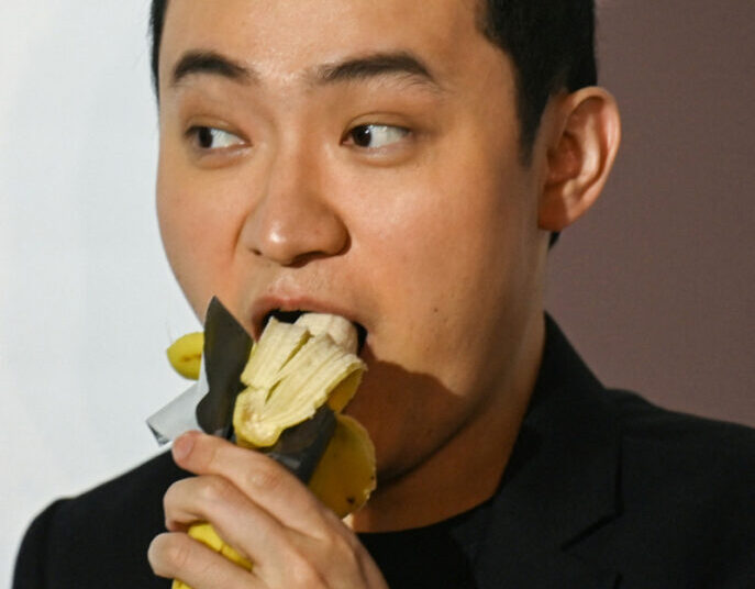 Empresario se comió “banana artística” que compro por US$ 6,2 millones