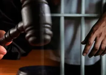 Veinte años de prisión para un hombre que intentó asesinar a su expareja adolescente