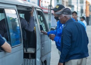 Reporta éxitos contra redes de tráfico de ilegales