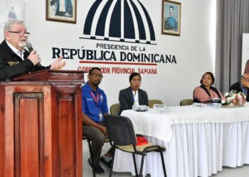 Ministerio de Interior y Policía capacita a bomberos de Santiago y docentes de Samaná sobre manejo seguro de fuegos artificiales