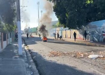Estudiantes del Politécnico Manuel María Castillo protestan por segundo día consecutivo en SFM