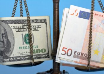 El euro cae a 1,0479 dólares a la espera de las actas de la Reserva Federal