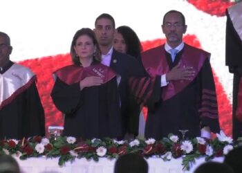 Vicepresidenta Raquel Peña encabeza graduación de 878 profesionales de la UFHEC