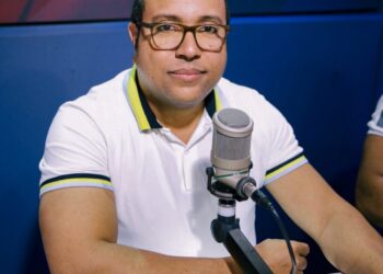 Eliseo Almánzar dice precariedad de fiscales lo obliga a andar en vehículos incautados y vivir en los inmuebles