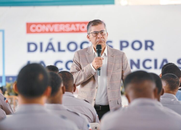 Comunitarios  de Montecristi proponen una Policía más cercana y confiable para la zona