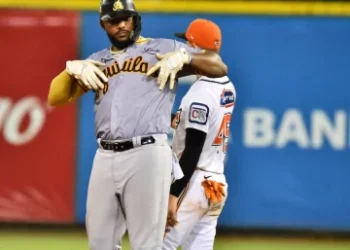 Rodríguez dispara hit ganador, Hernández salva y Águilas vencen a Toros en 11 innings