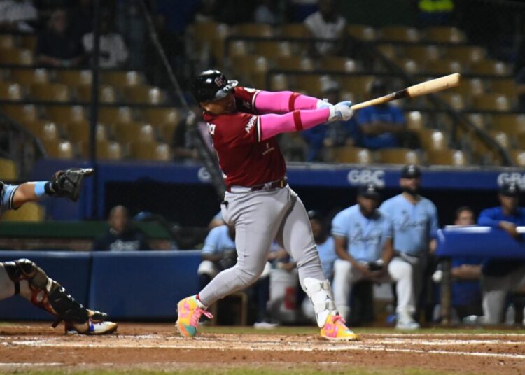Yermín Mercedes dispara jonrón, doble y tres remolcadas en victoria de Gigantes ante Licey
