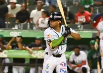 Estrellas dejan a Toros en el terreno en el décimo y se ponen a medio del primero