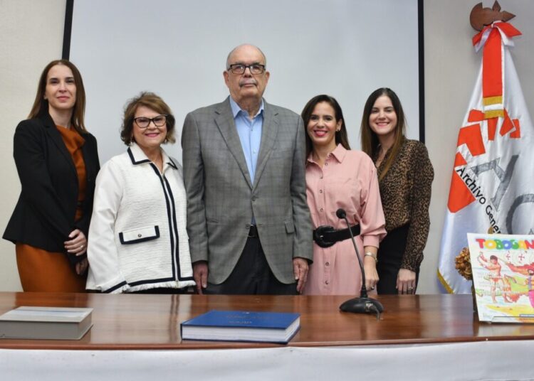 El AGN recibe donativo en honor a Miguel Cocco