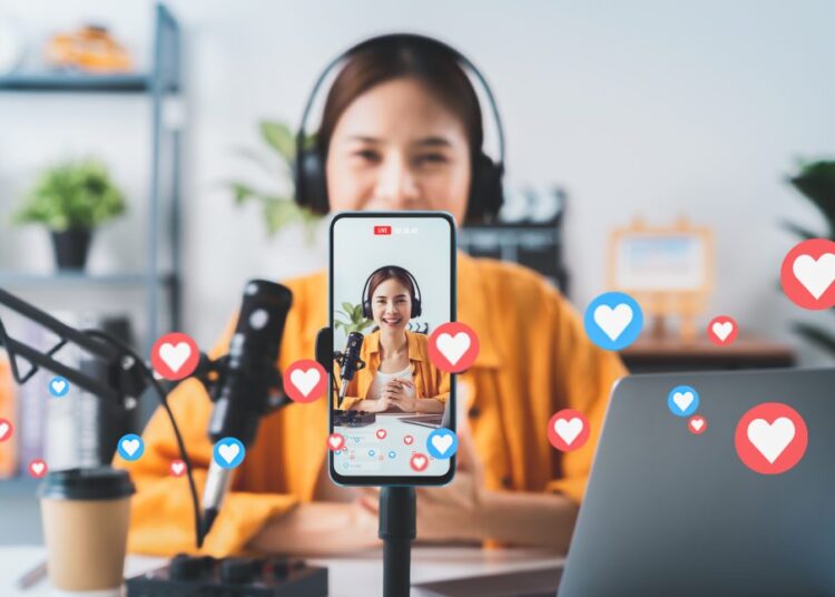 Hoy se celebra el Día del Influencer: Reconociendo el impacto de los creadores digitales