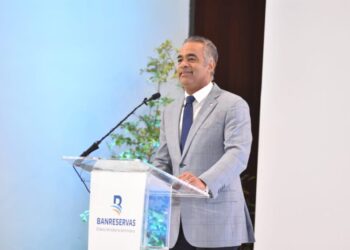 Ministro Joel Santos proyecta generación renovable del 25 % en la matriz energética para 2025