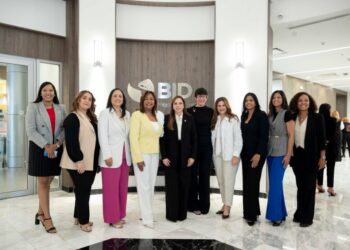 Bancos múltiples avanzan en la adaptación de los servicios financieros para impulsar mipymes lideradas por mujeres