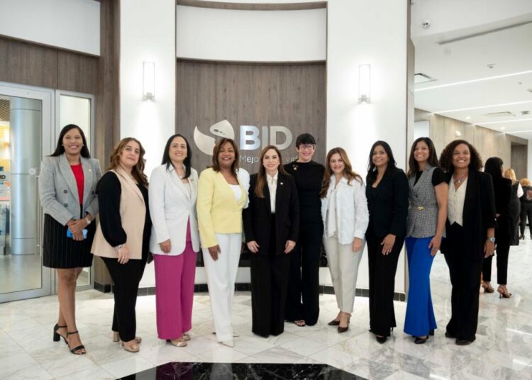 Bancos múltiples avanzan en la adaptación de los servicios financieros para impulsar mipymes lideradas por mujeres