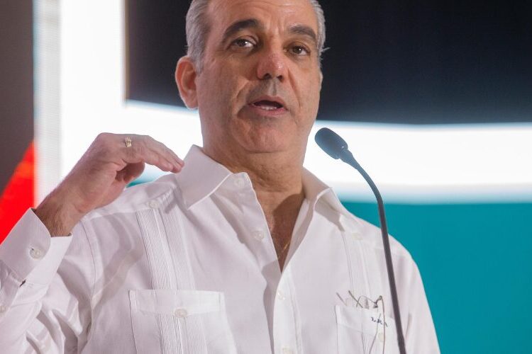 Presidente Abinader reitera apoyo a gobiernos locales y anuncia más obras para comunidades de todo el país