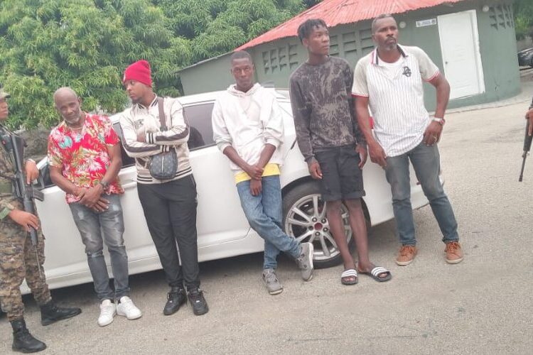 Ejército envía a la justicia a 4 traficantes de indocumentados