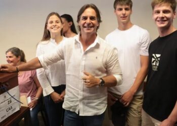 «Es un momento especial para el país», expresa el presidente Luis Lacalle al votar en Uruguay