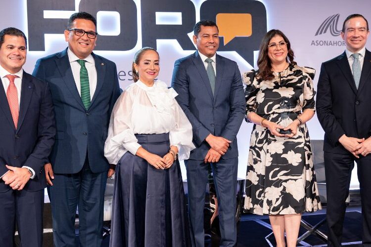 BHD recibe reconocimiento de ASONAHORES por transacción del año