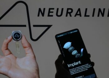 Neuralink recibe la autorización para probar su chip cerebral para mover brazos robóticos