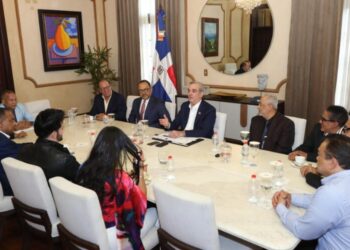 Abinader recibe a representantes de la Sociedad de Artistas Intérpretes y Ejecutantes