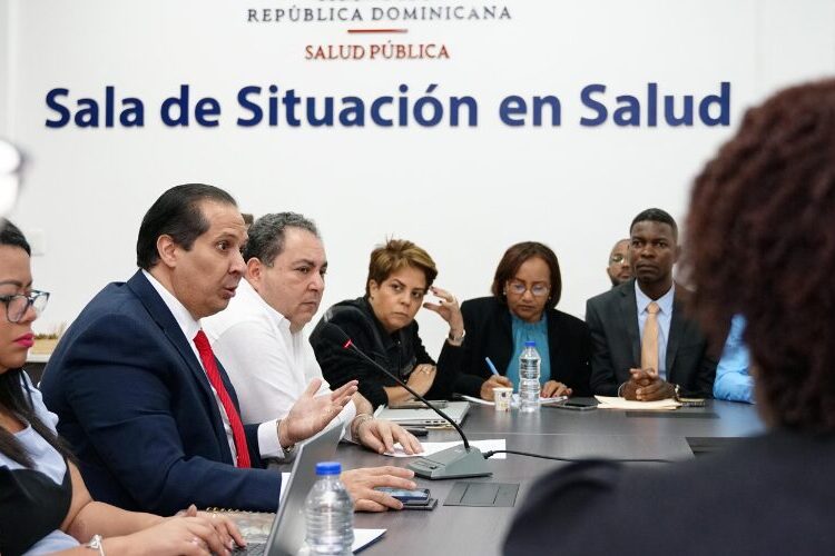 Ministro Víctor Atallah: Aumentos salariales reflejan compromiso del Gobierno con todo el personal de salud