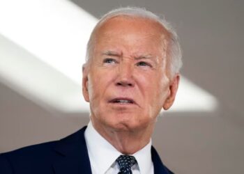 Biden espera que Trump «reconsidere» su idea de imponer aranceles a México y Canadá