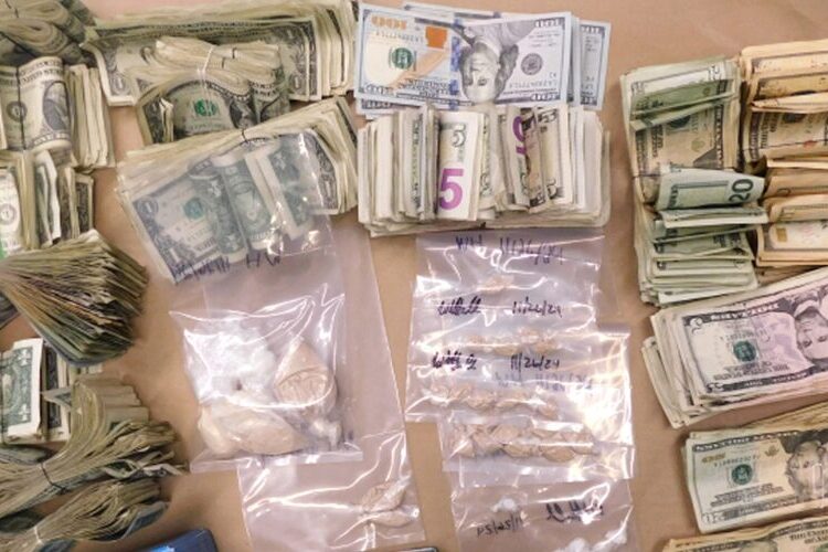 Expolicía dominicano sentenciado a 33 meses de prisión por tráfico de cocaína desde RD