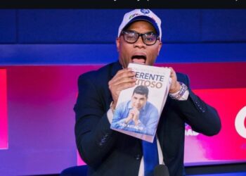 Tolentino destapa mafia de Policía Municipal en SDE y rompe libro de Dio Astacio