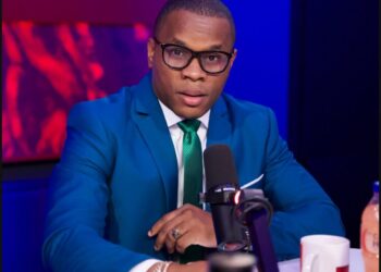 Tolentino revela escalofriante chat entre maestro y adolescente abusada en escuela de SPM