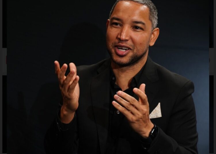 Máximo Romero destaca crianza de su madre: «nos hizo profesionales sin ella serlo»