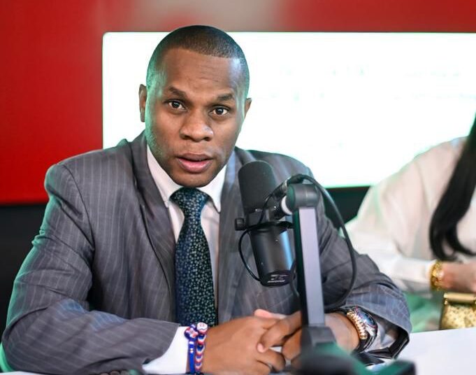 Ramón Tolentino gana como «Mejor Periodista en las Redes Sociales» en los premios Nacional de Periodismo Digital