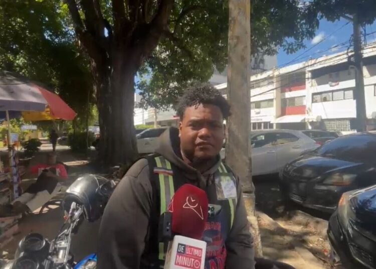 Apoyan requerir cédula para salir del país, según encuesta