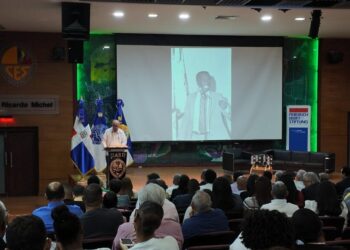 Wilfredo Lozano diserta sobre el pensamiento político de José Francisco Peña Gómez en la UASD