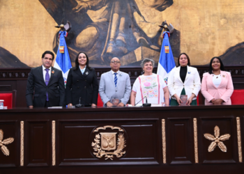 Mexicana Beatriz Paredes dicta charla en la Cámara de Diputados sobre violencia contra la mujer