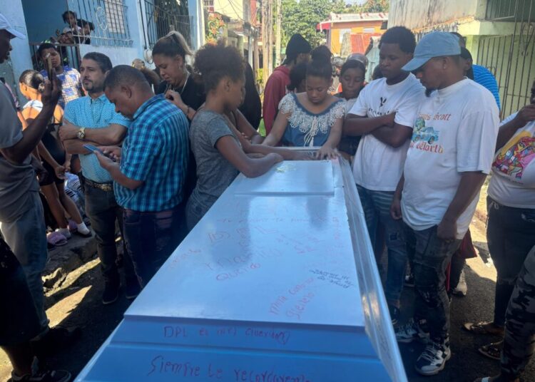 Piden justicia por muerte de menor asesinado a puñaladas en Los Alcarrizos