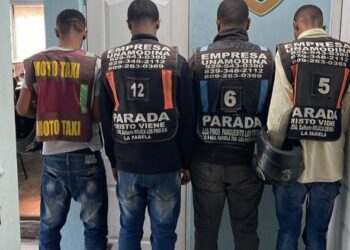 Apresan a cuatro motociclistas captados robando alimentos de camiones transitaban por avenida El Puerto