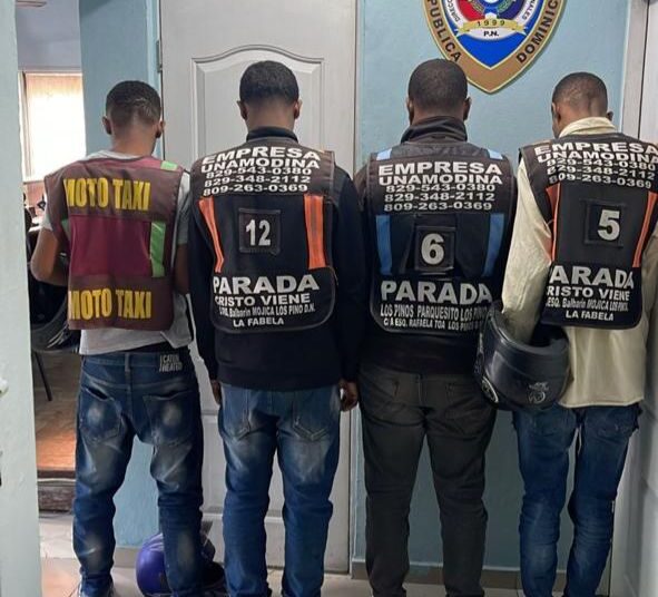 Apresan a cuatro motociclistas captados robando alimentos de camiones transitaban por avenida El Puerto