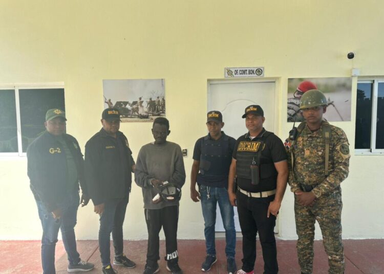 Ejército detiene y entrega a la Policía haitiano que agredió médicos en Hospital Darío Contreras