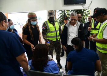 INTRANT realiza pruebas de drogas y alcohol de a conductores del KM.9 de la Autopista Duarte