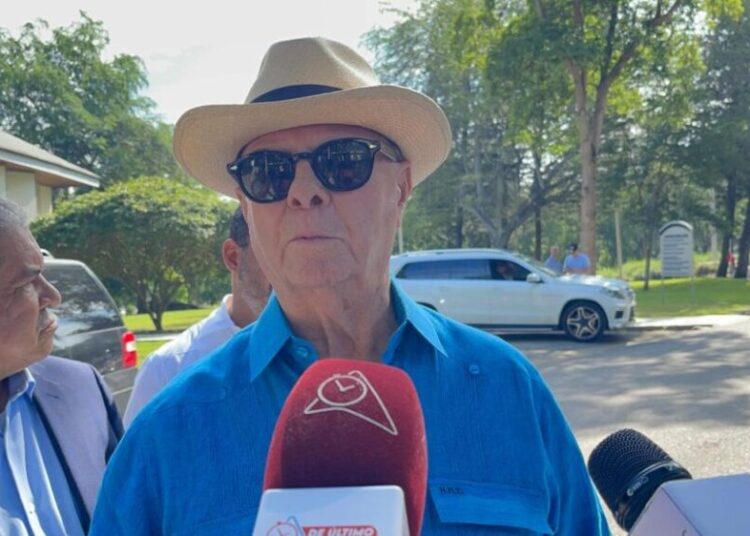 Hipólito apoya regularizar haitianos de la agricultura y construcción