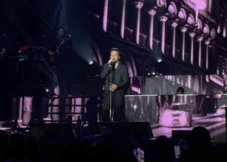 Luis Fonsi celebra 25 años de carrera con un emotivo concierto en Santo Domingo